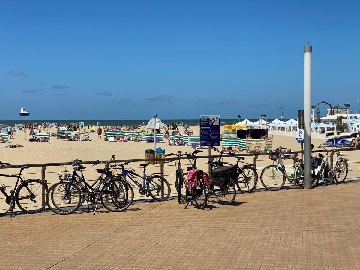 Panoramic View On Beach, Ships, Sea - Place To Be Oostende Eksteriør bilde